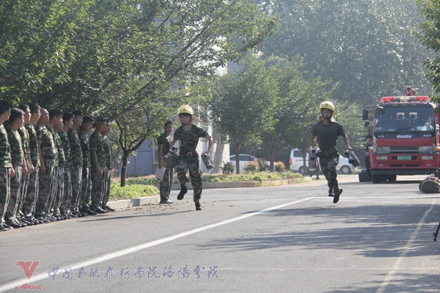 消防应急演练.JPG