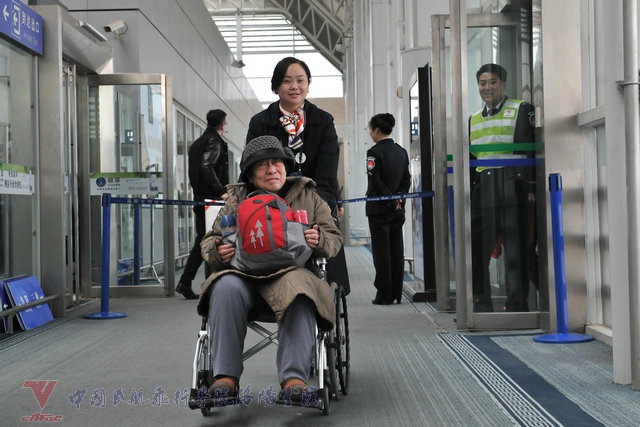 为特殊旅客服务.jpg