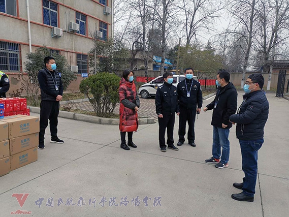 一线慰问.jpg